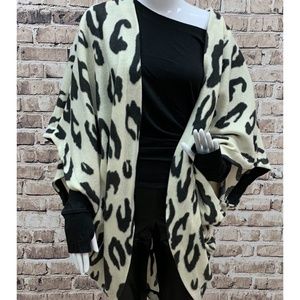 CARDIGAN CREAM W/ BLACK SPOTS GORGEOUS